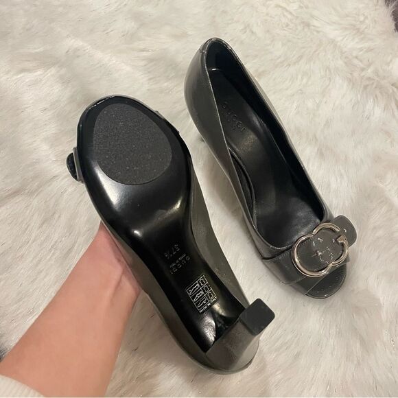 GUCCI Grey Patent GG Marmont Disco Dollar Peep Toe Heels sz. 37.5 - Picture 8 of 10